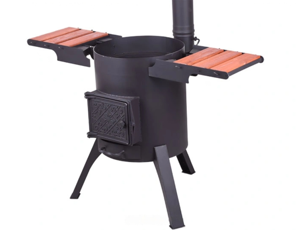 Очаг "Премиум" с двойными стенками и с чугунной дверцей для казанов на 12 литров (со столиками)